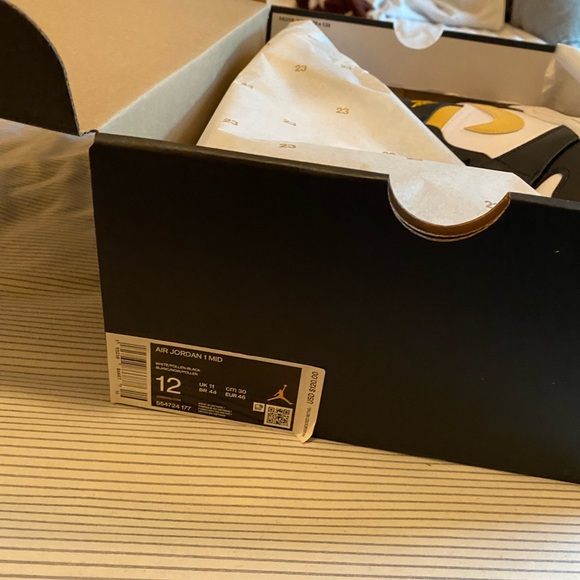 Air Jordan 1 - Picture 5 of 7